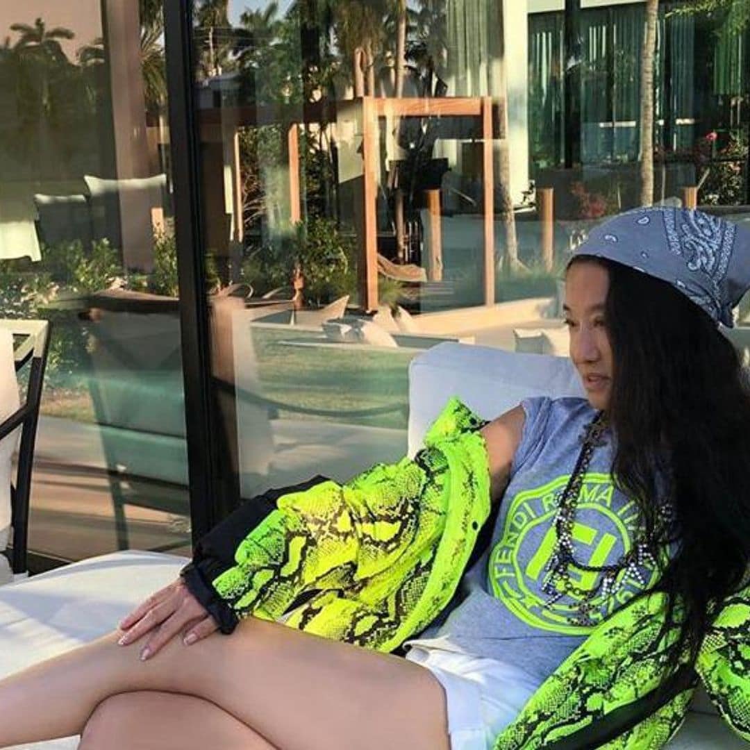 Vera Wang shares jaw-dropping photos of herself at home and fans refuse to believe she’s 70