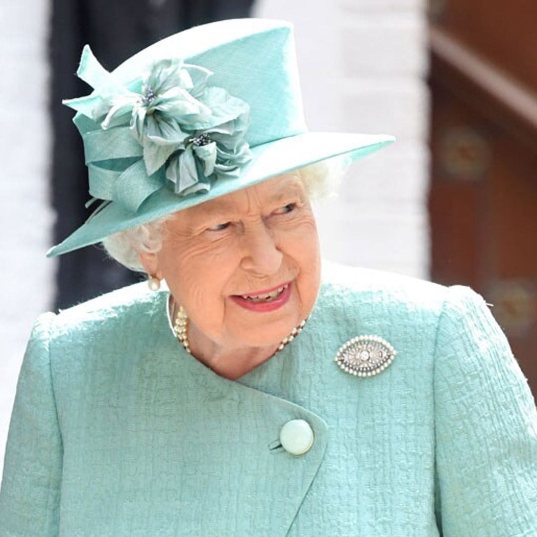 Queen Elizabeth is all of us in the self-checkout lane during an engagement at grocery store