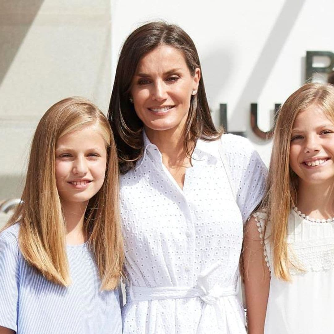 Queen Letizia and her daughters enjoy a night out on the town