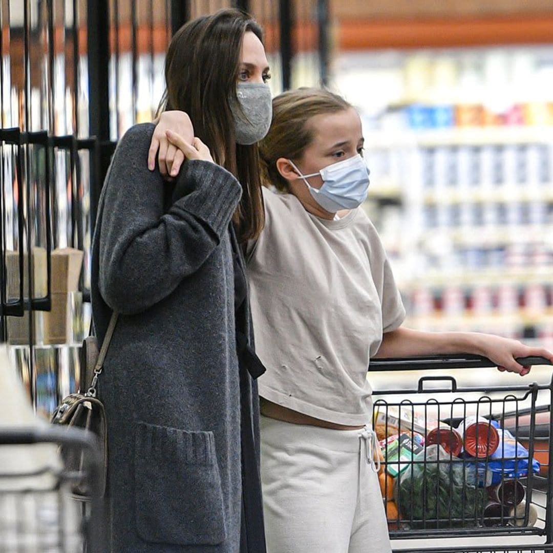 Angelina Jolie makes a last minute grocery run with daughter Vivienne