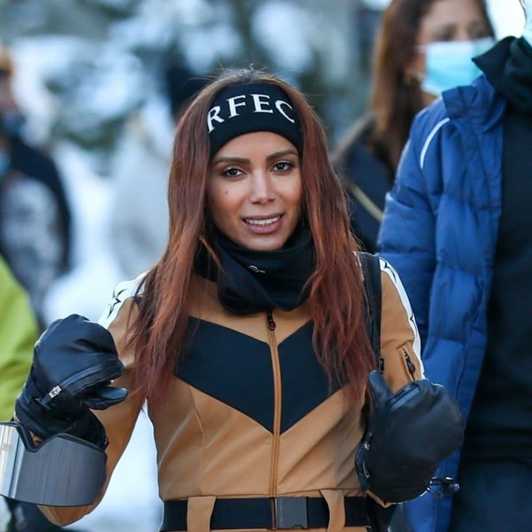 Anitta defies freezing temperatures while skiing in Aspen with friends