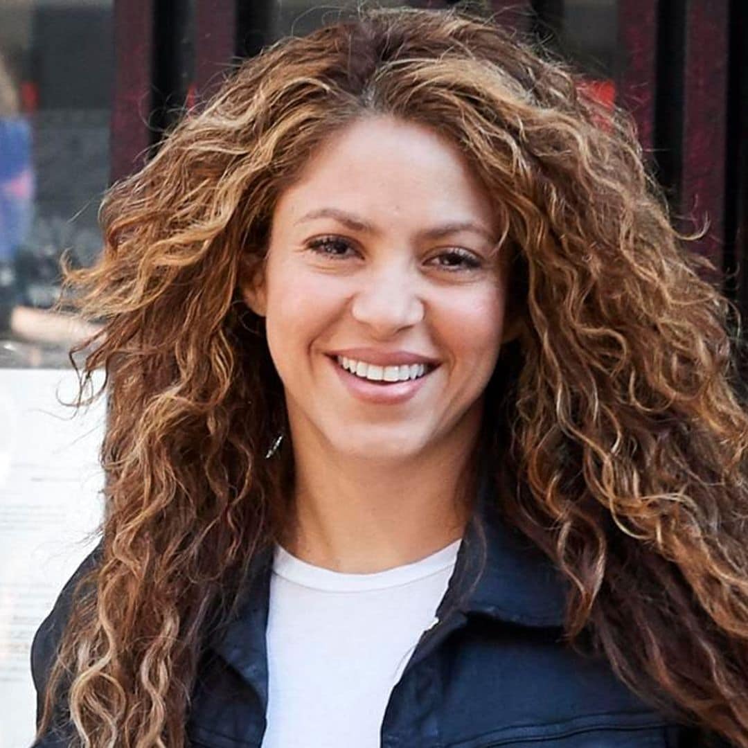 Shakira surprises fans with hot new look