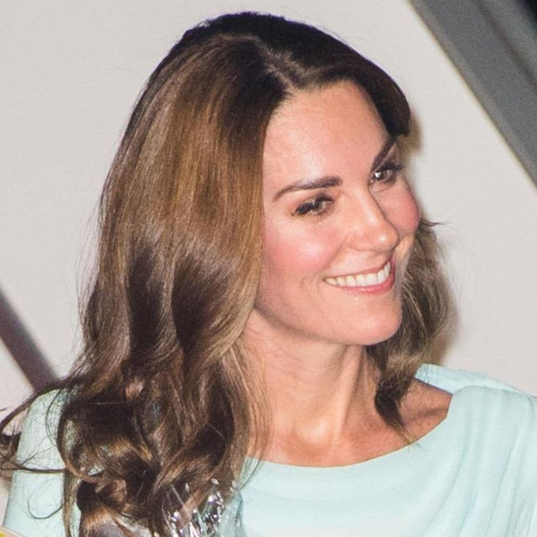 ICYMI: Kate Middleton arrived in Pakistan wearing this beau-teal-ful color