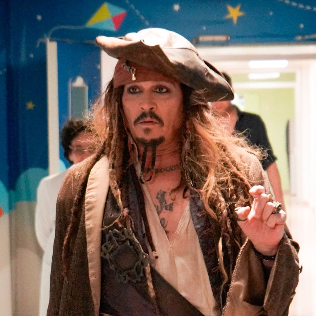 Johnny Depp visits the pediatric unit at Donostia University Hospital dressed as Captain Jack Sparrow