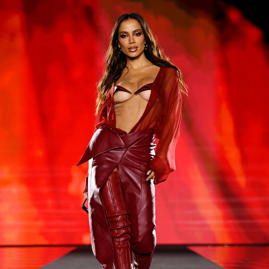 Anitta sends a message to Belinda after falling at the L'Oréal Paris' annual fashion show