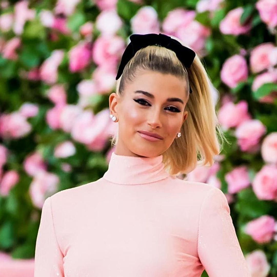 Hailey Baldwin had the most spectacular wedding dress and unconventional veil: Photos