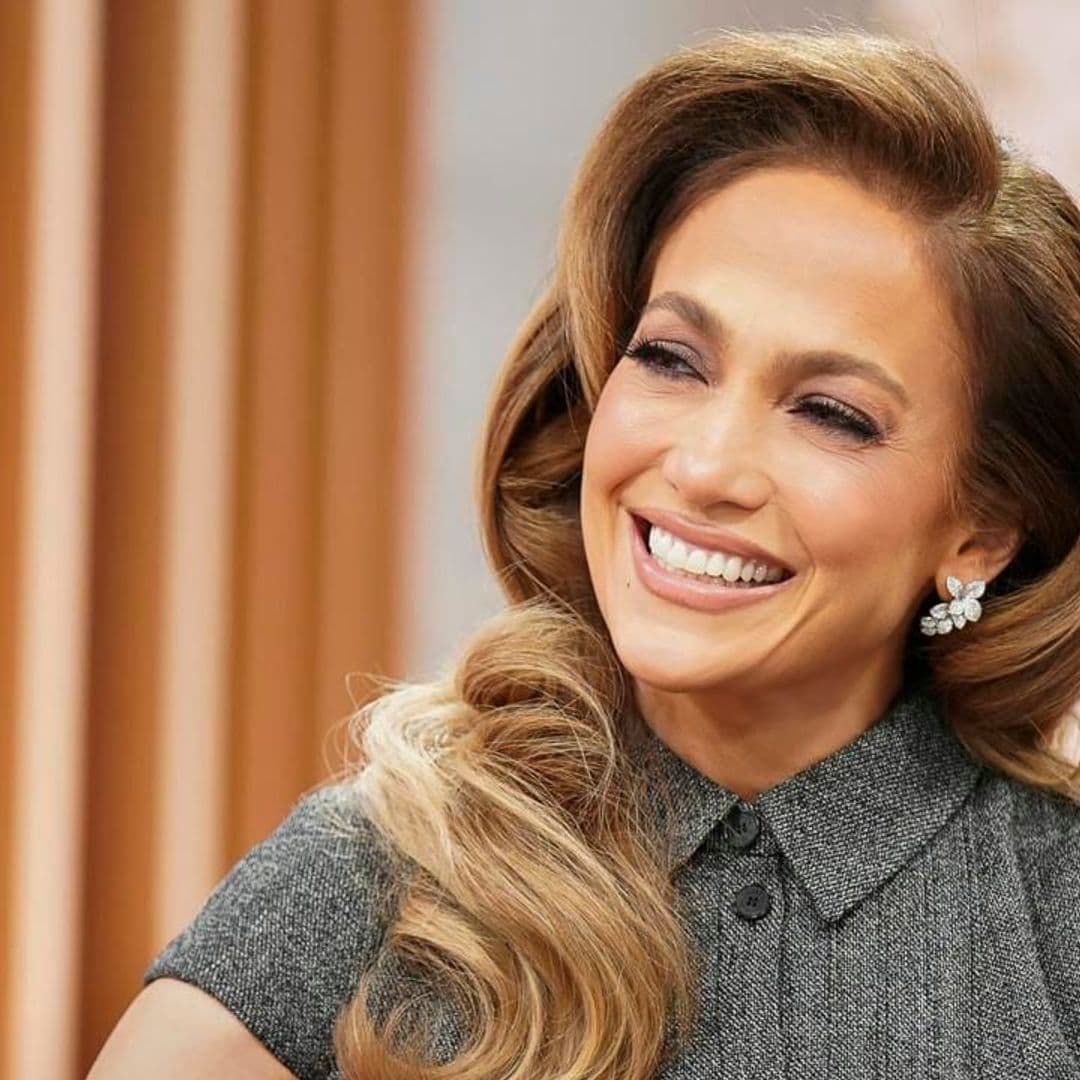 Jennifer Lopez draws a crowd of fans as she goes shopping on Rodeo Drive [PHOTOS]