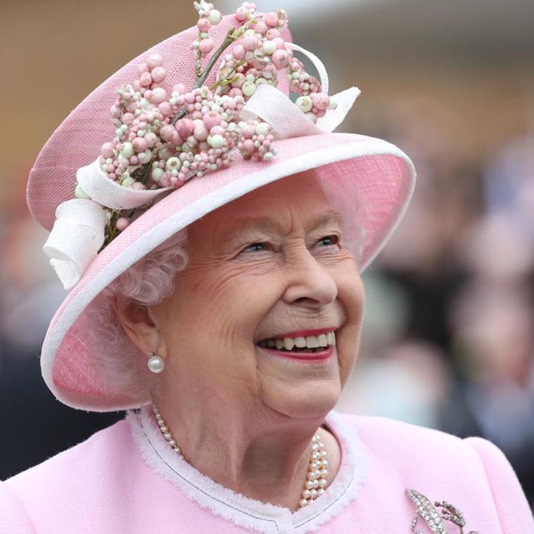 Queen Elizabeth’s official Twitter account accidentally sends out tweet: See the message