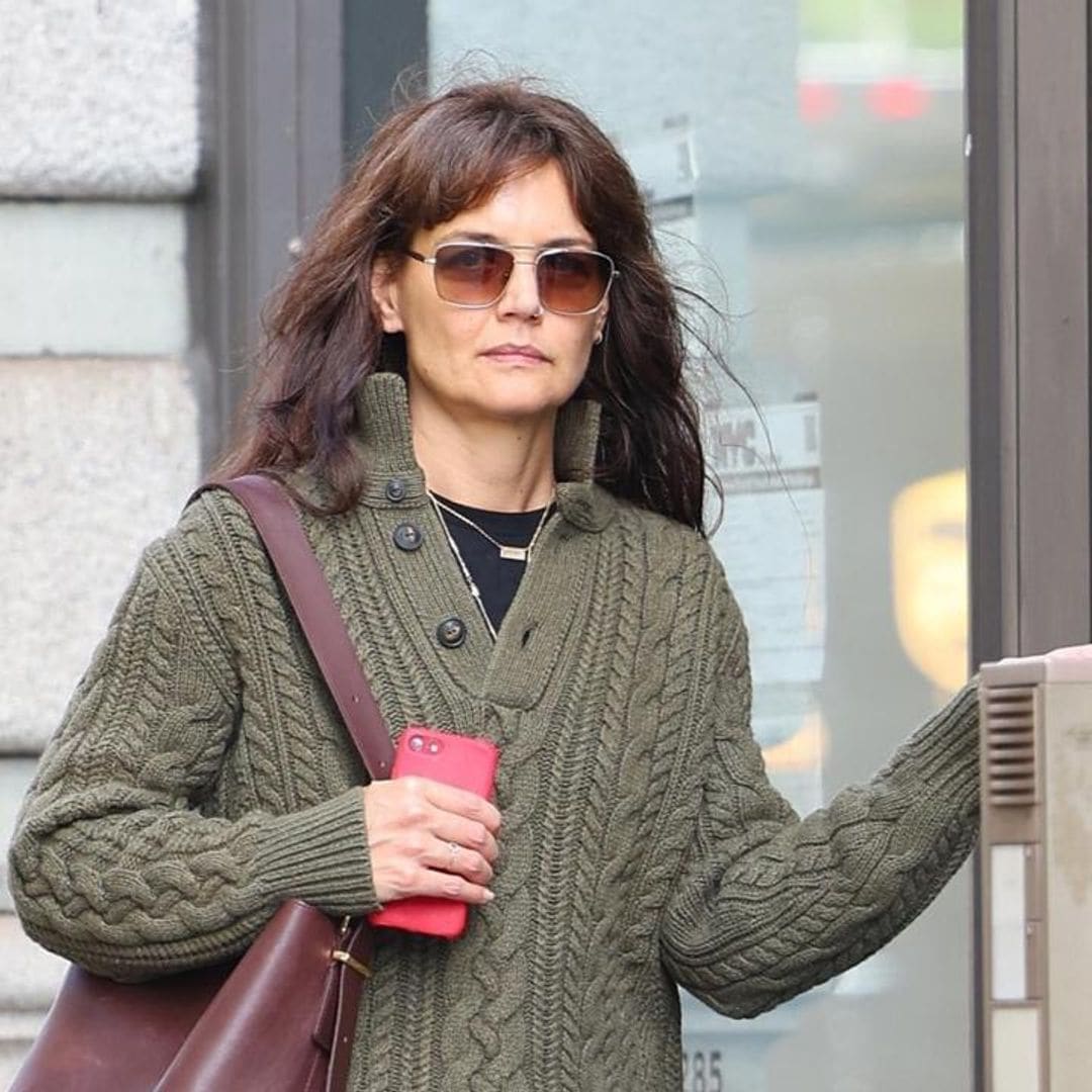 Katie Holmes wears the perfect fall sweater