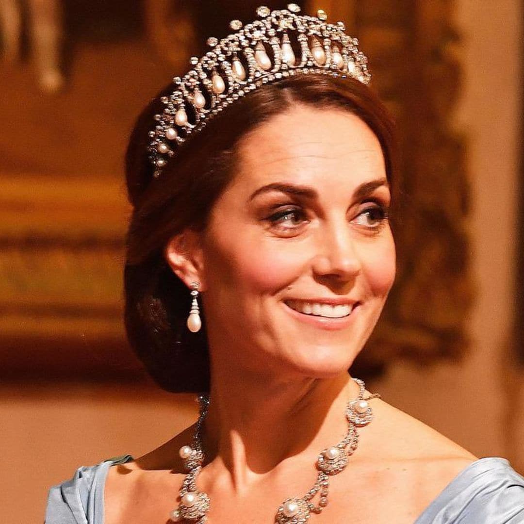 Kate Middleton apologizes for not wearing a tiara