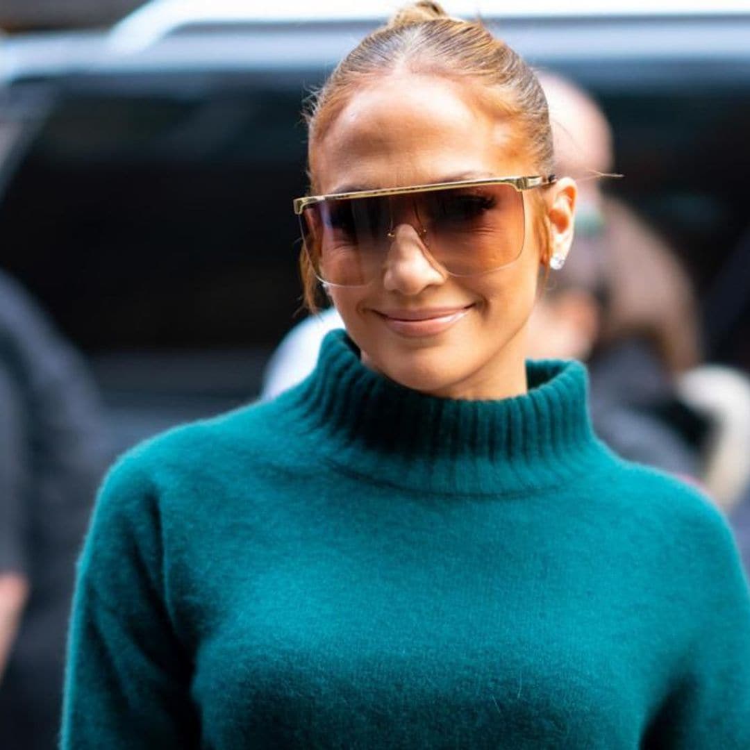 Jennifer Lopez’s creates an entire makeup and skincare line