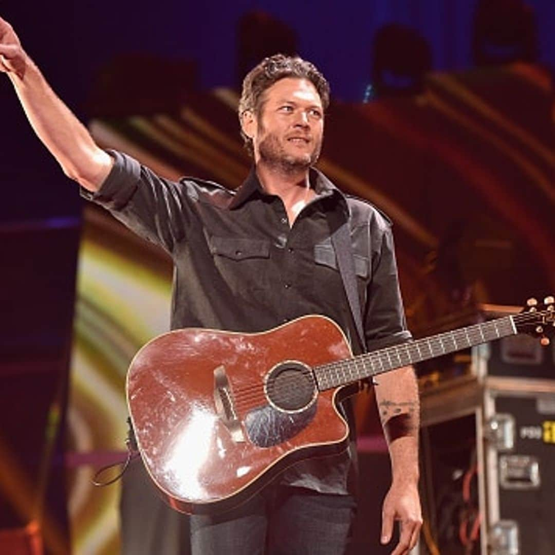 Blake Shelton announces tour, denies 'crazy' reports about his life on Twitter