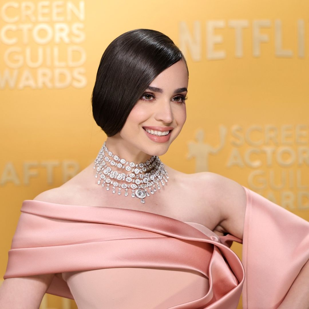 SAG Awards 2025 red carpet: Best trends live now