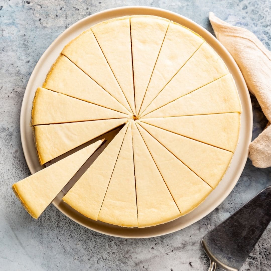 Classic baked cheesecake recipe: creamy, delicious, and easy to make