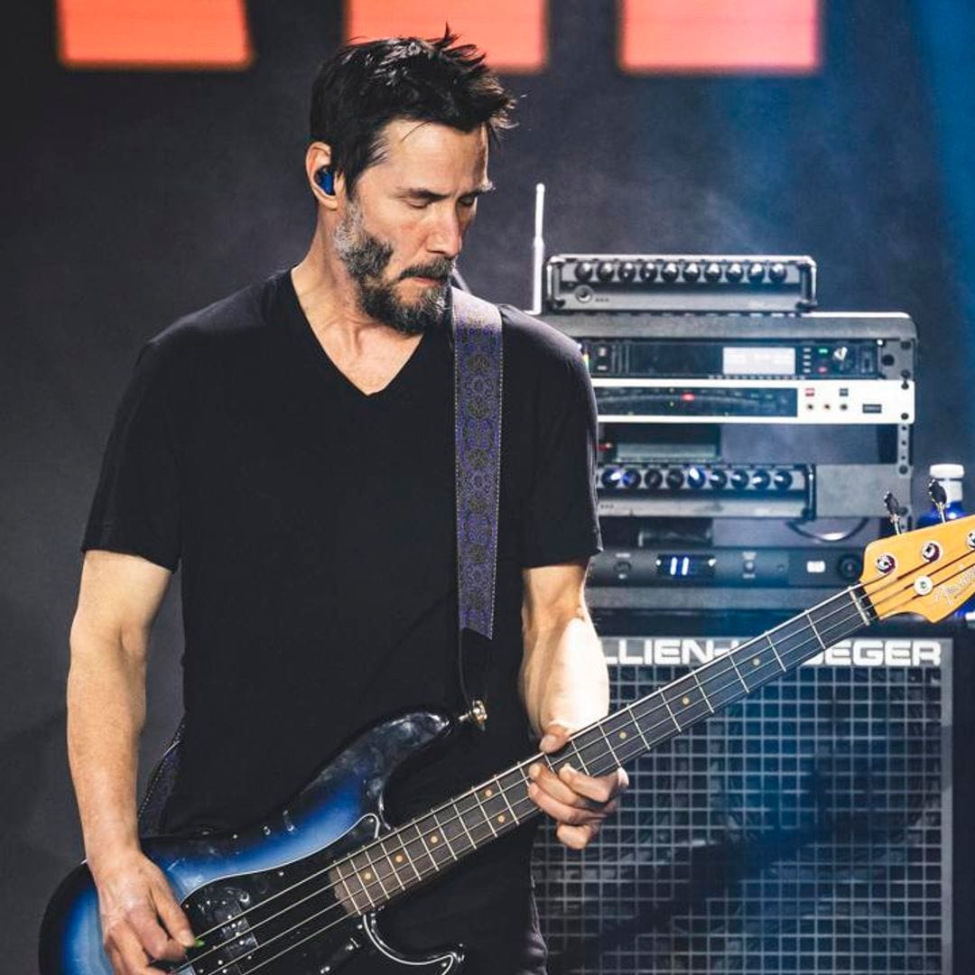 [Pics]Keanu Reeves shows off his skills on the bass at a concert in Madrid