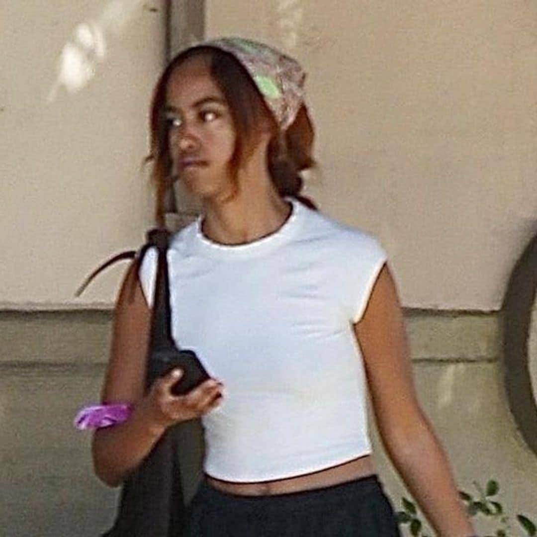 Malia Obama looks stylish and comfortable at the airport