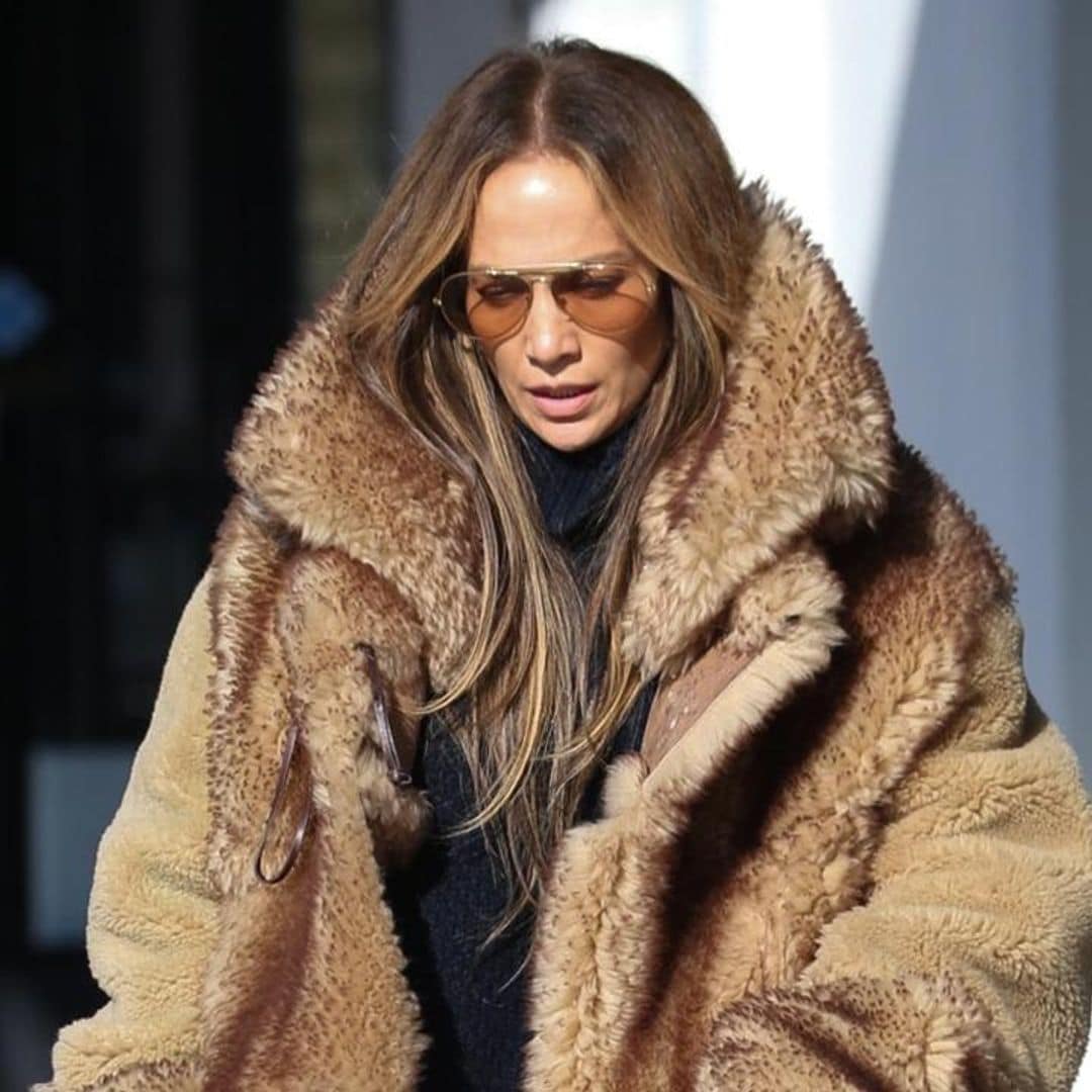 Jennifer Lopez shops for holiday presents in a gorgeous coat