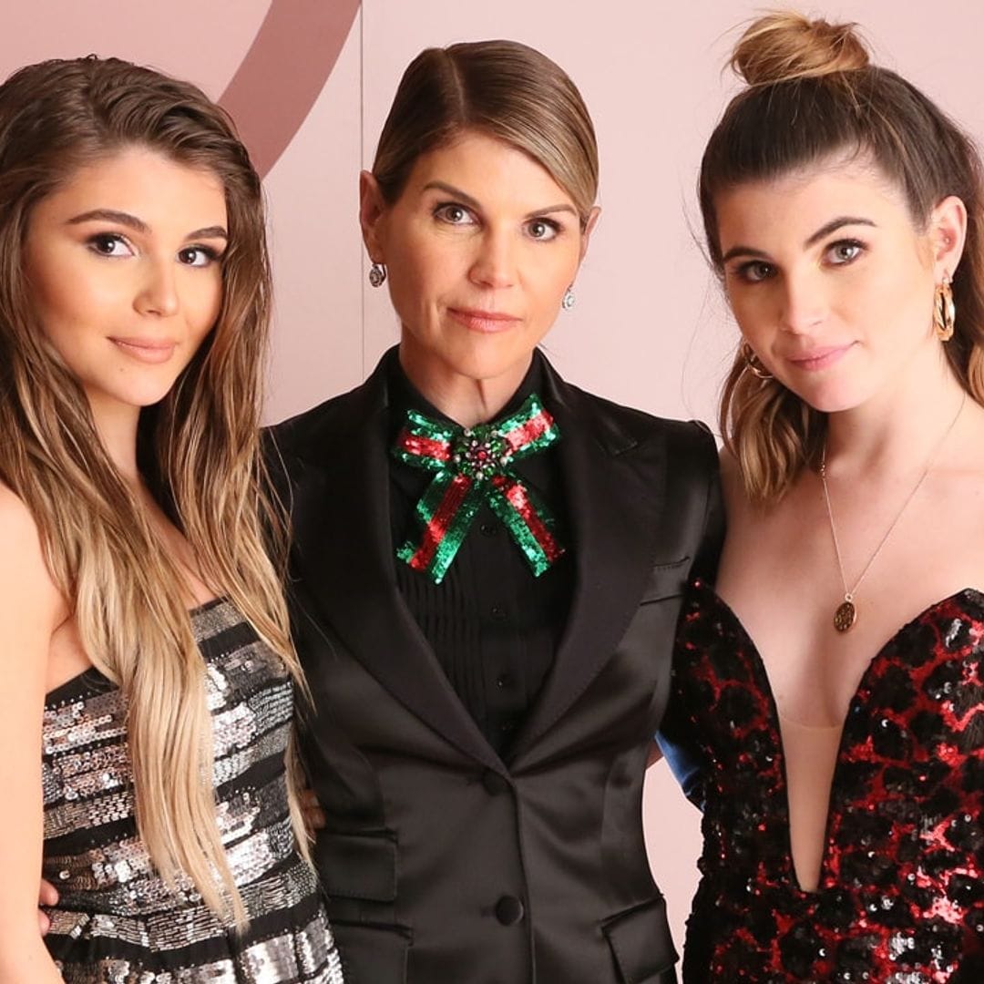 Lori Loughlin 's daughters drop out of USC after mom's college bribery case