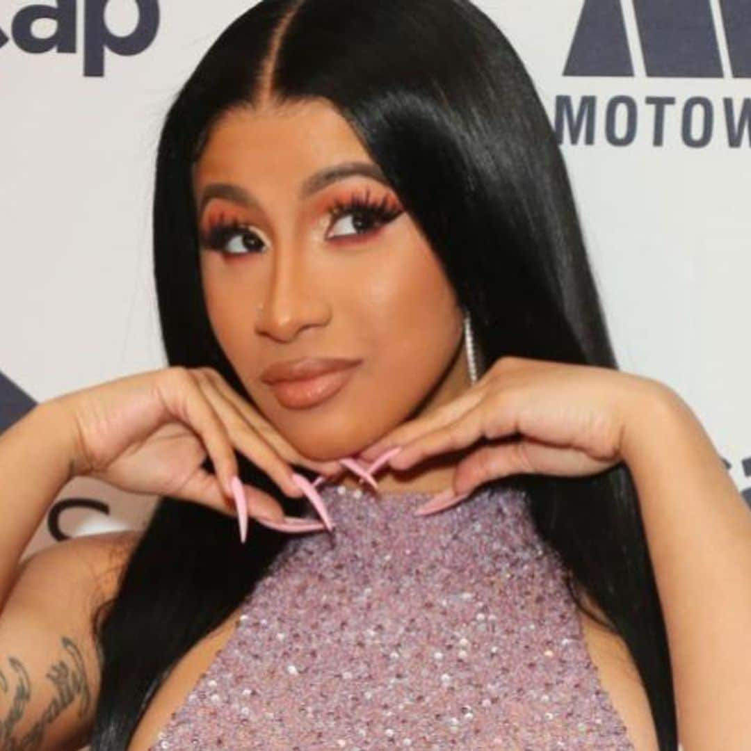 Eyelashes likeCardiB's? This is her secret...