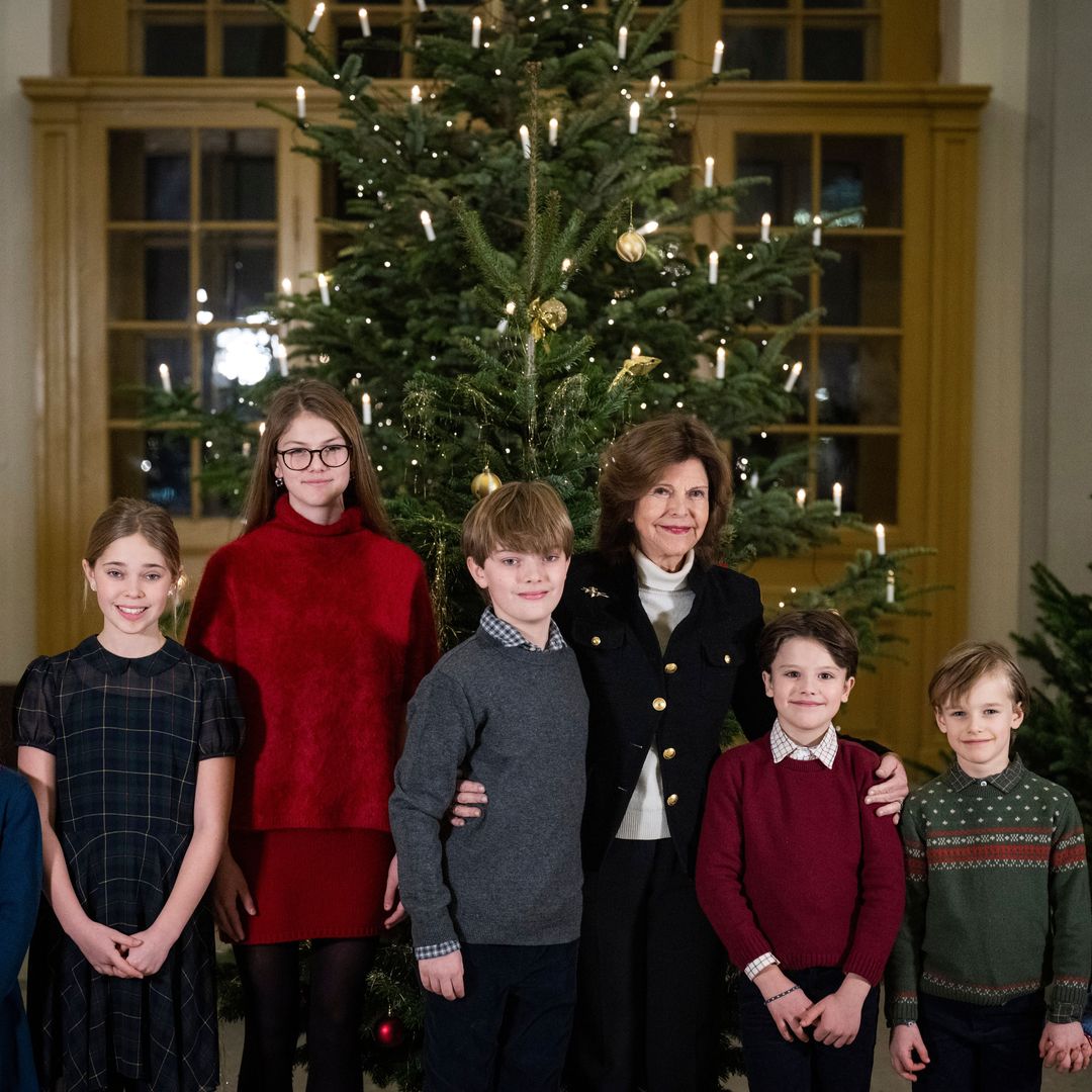 Grandma's little helpers! Queen and her grandchildren decorate Christmas trees together: Watch