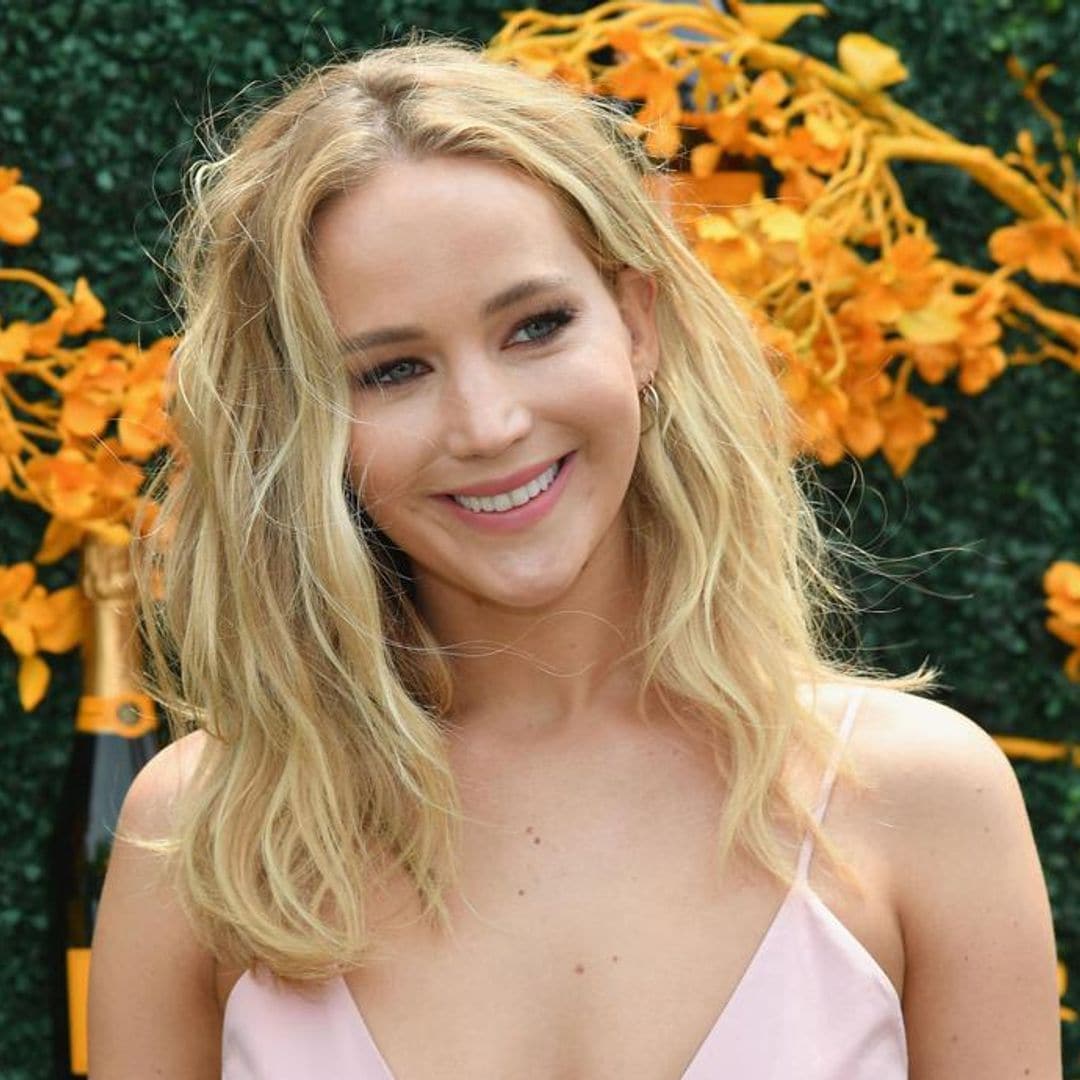 Copy Jennifer Lawrence’s very un-Hollywood beauty routine for under $20