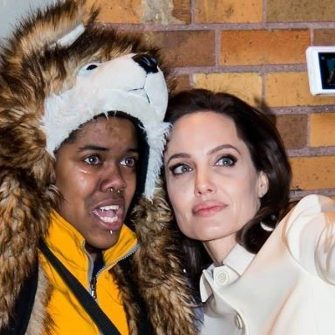 Angelina Jolie comforts panicked fan