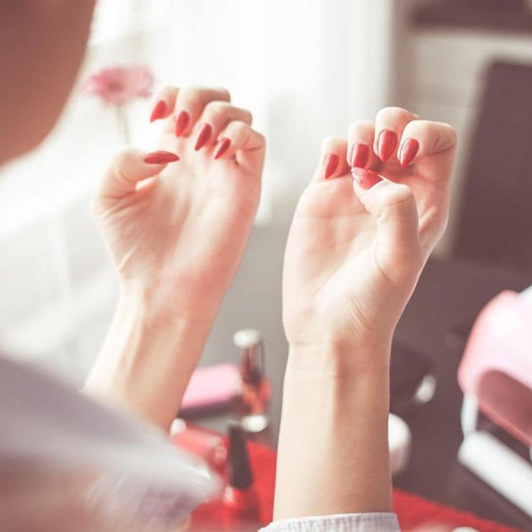 How to remove gel nail polish at home according to the experts