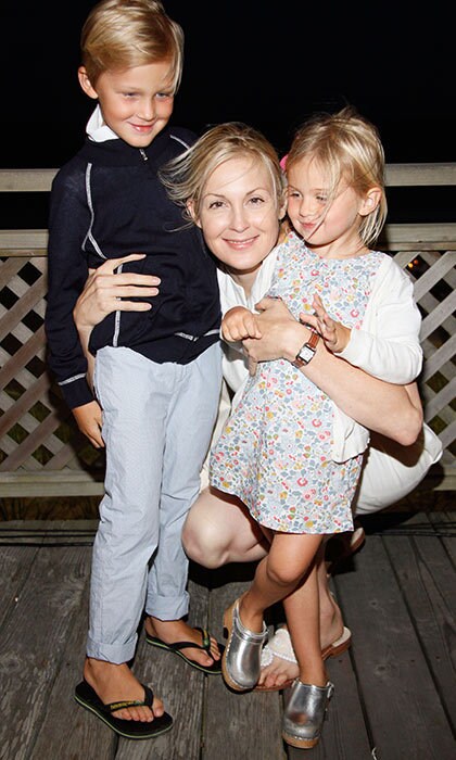Kelly Rutherford awarded sole custody of her two children in court