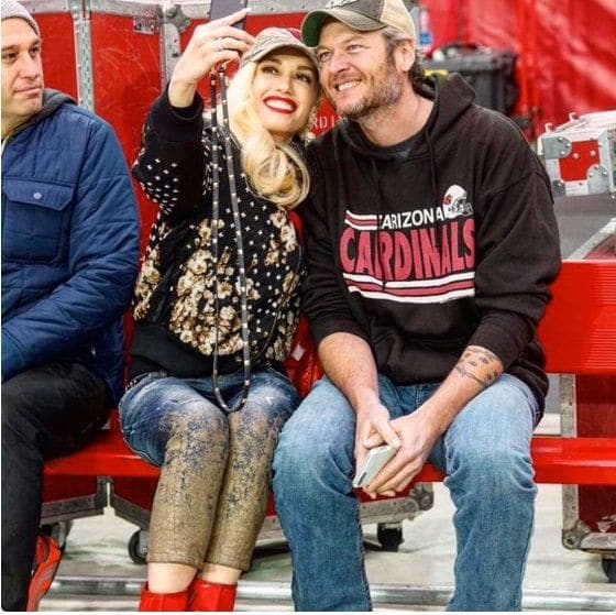 Blake Shelton And Gwen Stefani Snap A Sweet Selfie At Cardinals Game