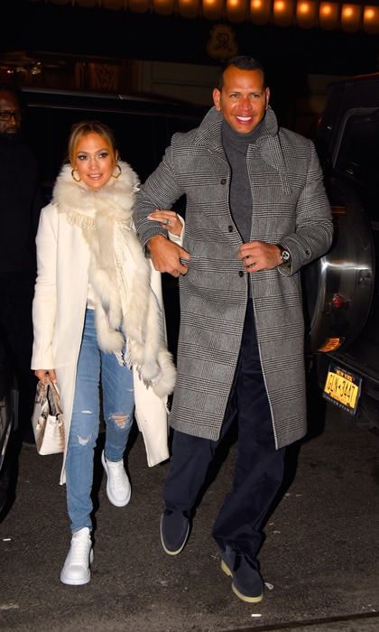 Jennifer Lopez wears engagement ring during date night with Alex Rodriguez