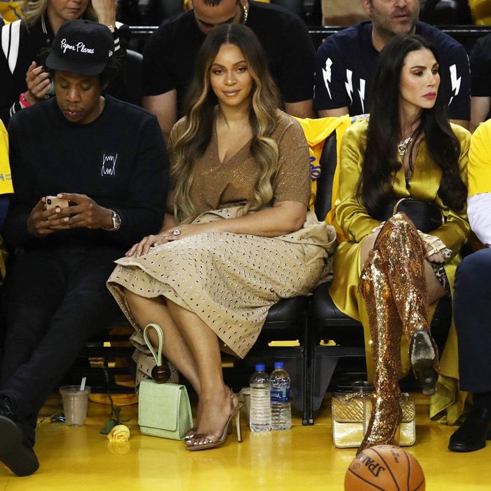 Beyoncé's reaction to Jay-Z talking to a woman during NBA game goes viral