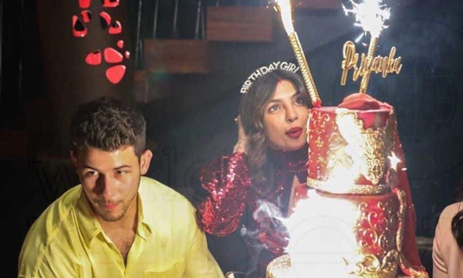 Priyanka Chopra and Nick Jonas Engagement: A look at Their Pretty Cake, See  Picture | India.com