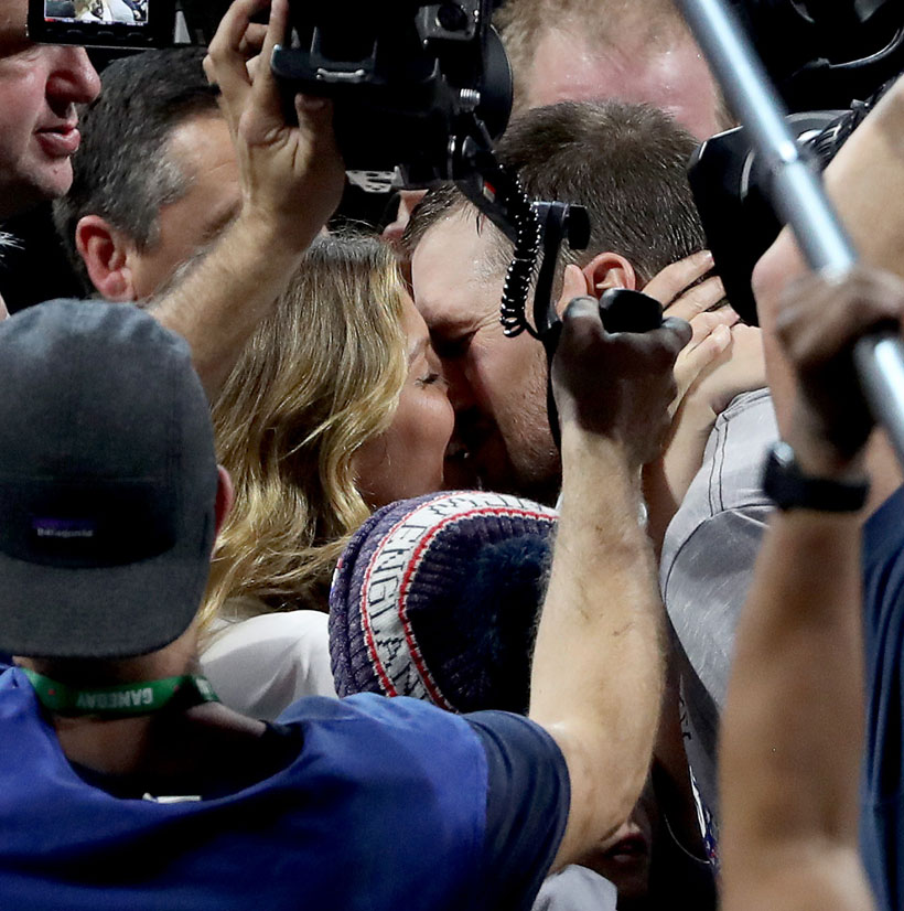 Super Bowl 2019 - Tom Brady seals record sixth Super Bowl win for New  England Patriots with kiss from supermodel wife Gisele Bündchen