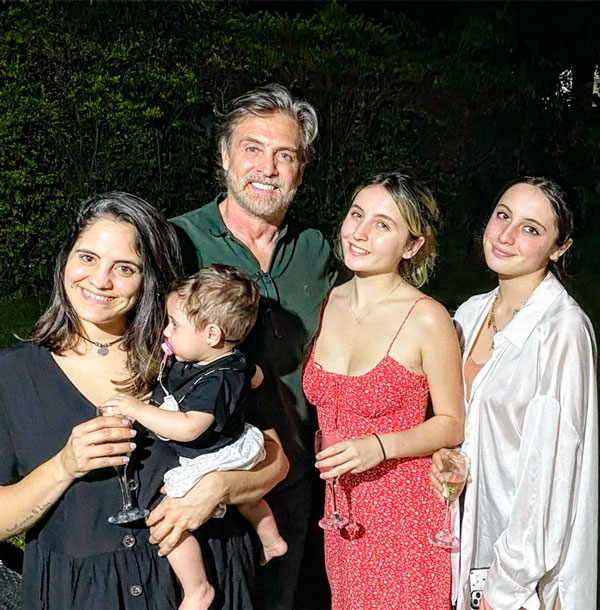 Juan Soler y sus hijas