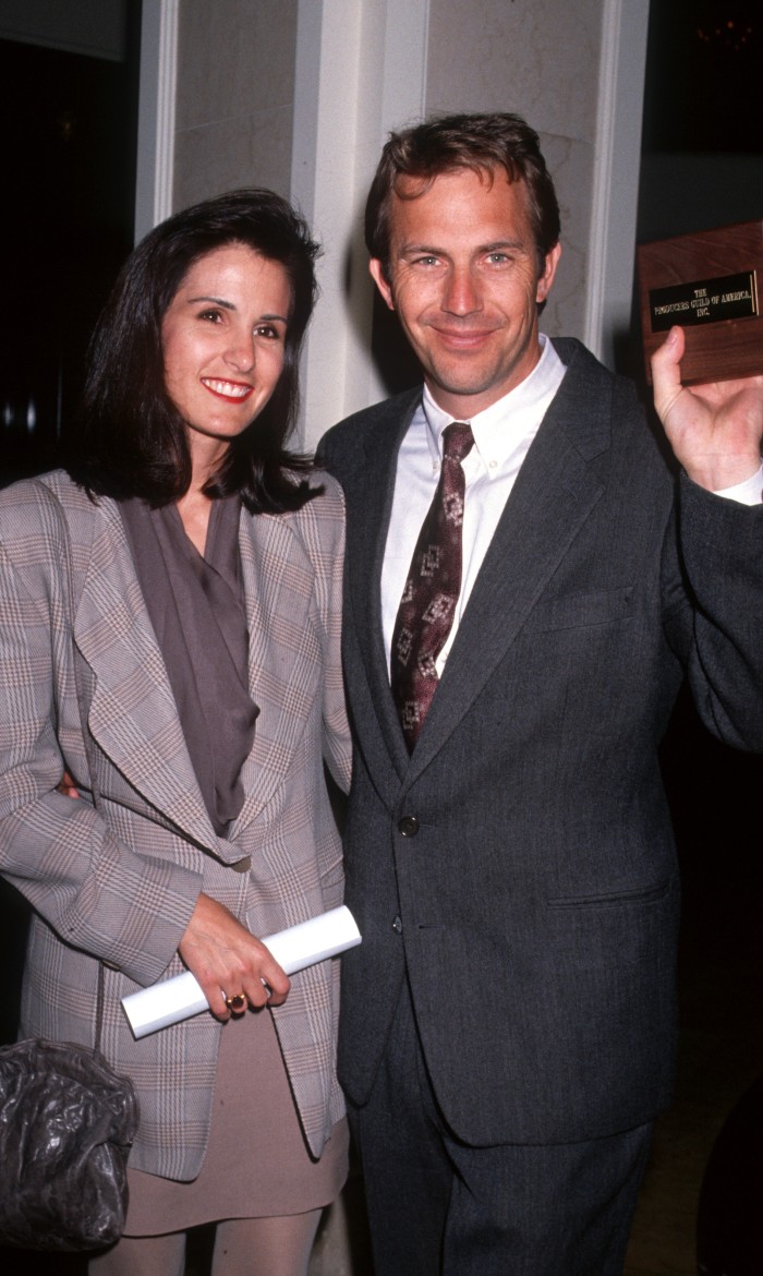 Kevin Costner y Cindy Silva 