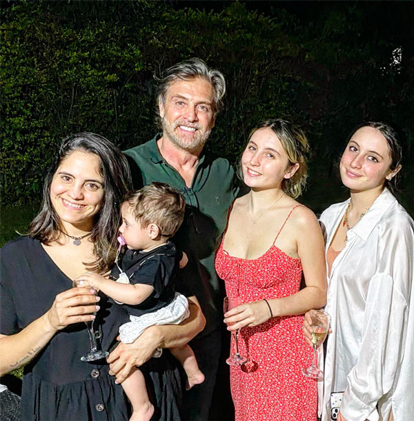 Juan Soler y sus hijas