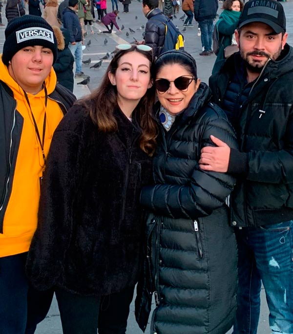 Victoria Ruffo y sus hijos