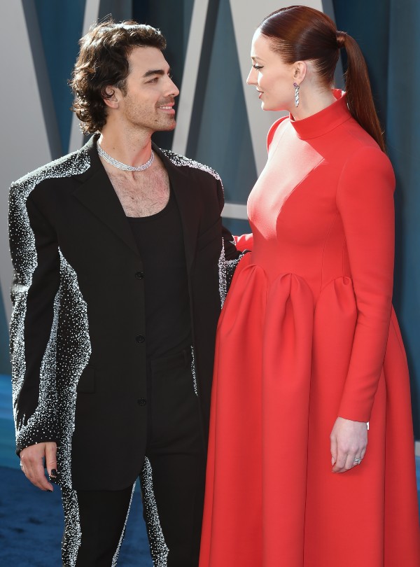 Sophie y Joe en alfombra