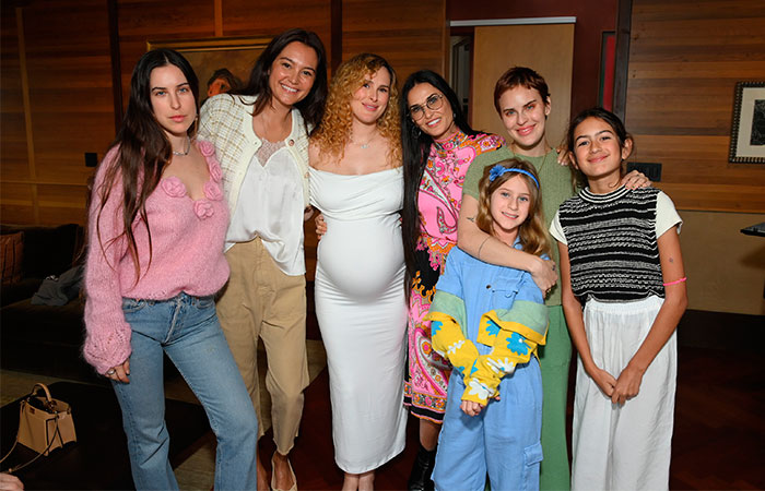 Emma Heming y Demi Moore con sus hijas