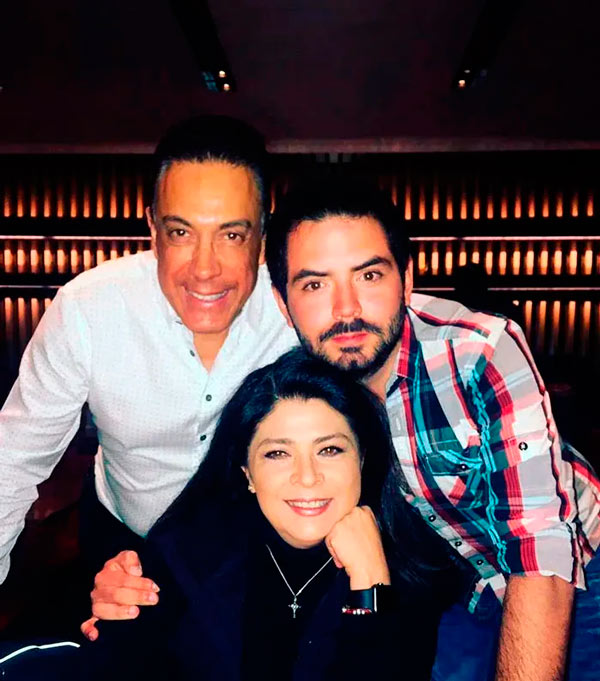 Victoria Ruffo, José Eduardo Derbez y Omar Fayad