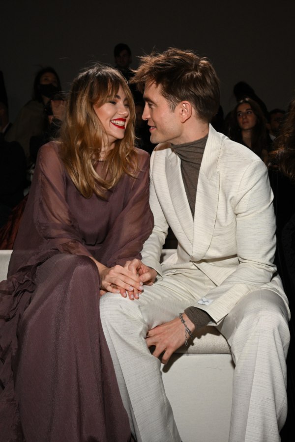 Robert Pattinson y Suki Waterhouse