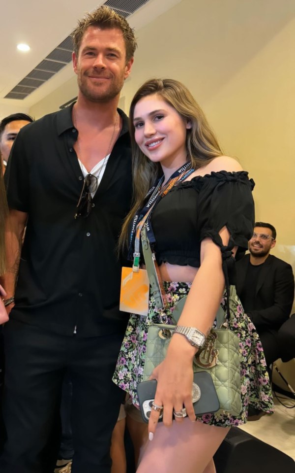 Fernanda Gómez y Chris Hemsworth