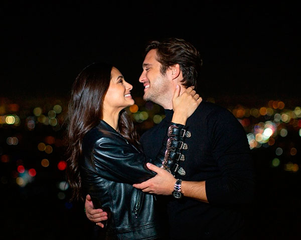 Diego Boneta y Renata Notni 