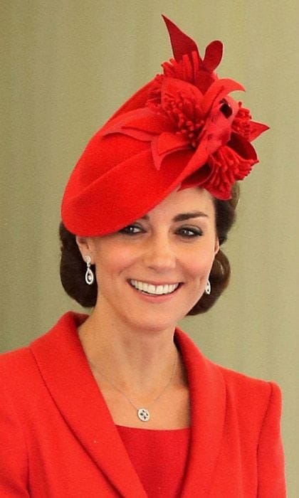 kate middleton red fascinator