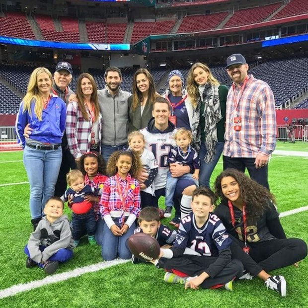 Super Bowl 2017: Tom Brady Kisses Sick Mom Ahead of Game