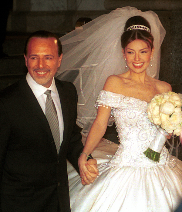 El diseñador del vestido de novia de Thalía revela secretos detrás del traje