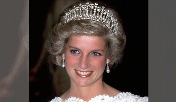 Foto a foto: La colección de joyas de la princesa Diana