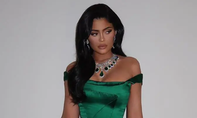 kylie jenner emerald green