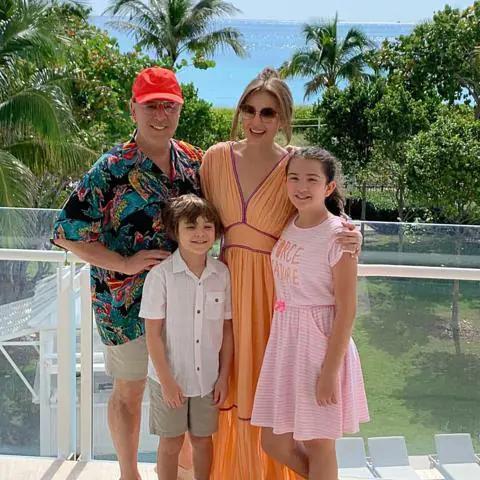 Thalía con su esposo Tommy Motolla y sus dos hijos Sabrina y Matthew